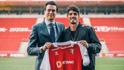  切尔西惨败阿森纳，雅克松吐饼遭网暴  