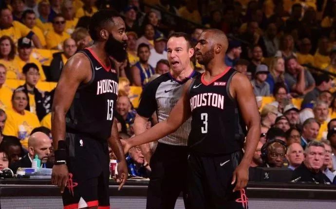  里昂主帅赛后炮轰裁判，法甲联盟启动调查  